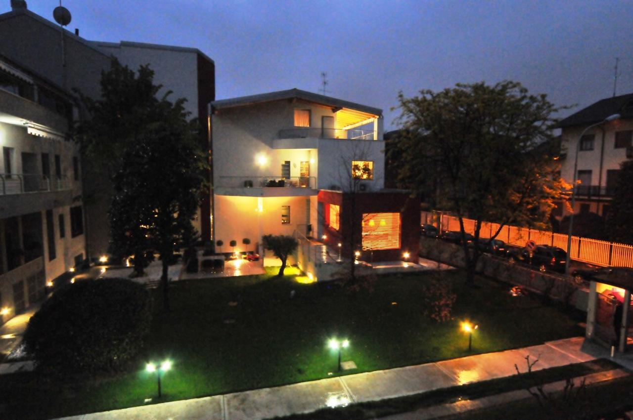 Hotel Flatmilan Cernusco Sul Naviglio Exteriér fotografie